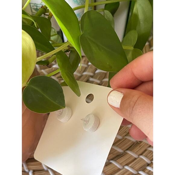 Cute Cartoon Snow White Gold Tone Earrings NWT - Picture 2 of 2